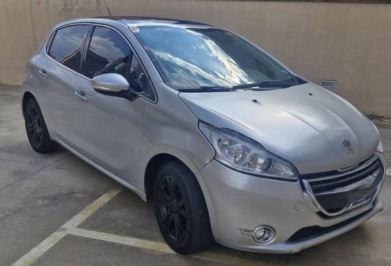 PEUGEOT 208 1.6 GRIFFE 16V FLEX 4P AUTOMÁTICO